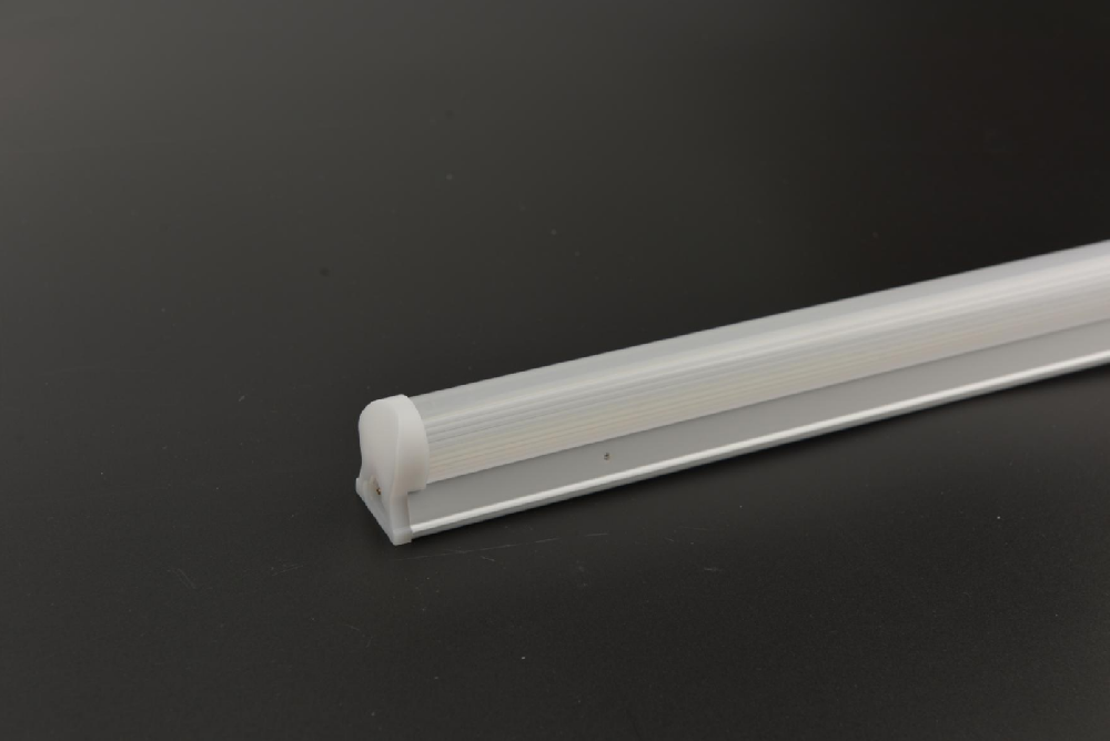 T8LED常亮一体支架灯管-全塑光学pc