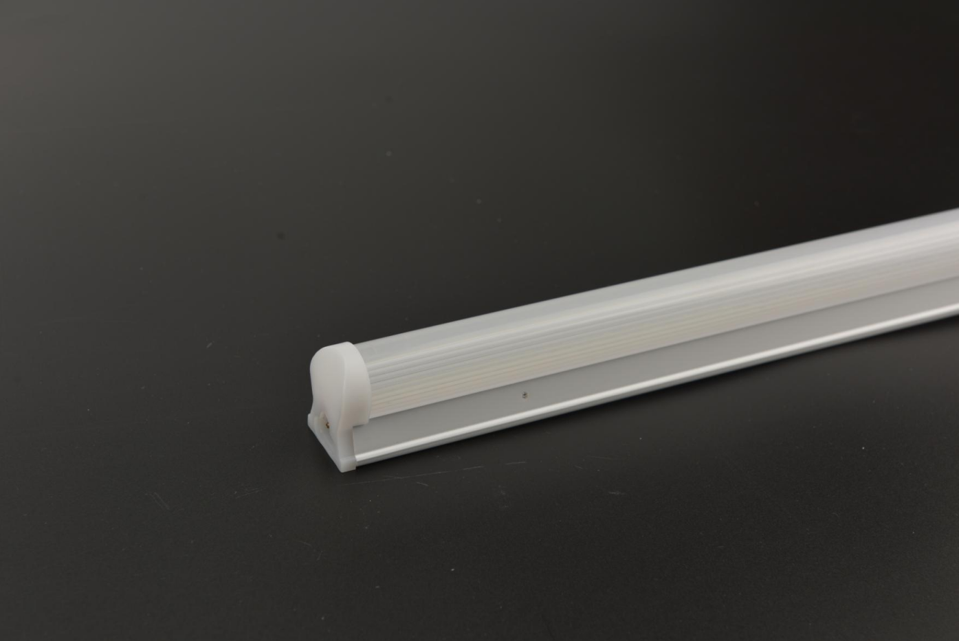 T8LED常亮一体支架灯管-全塑光学pc - 1