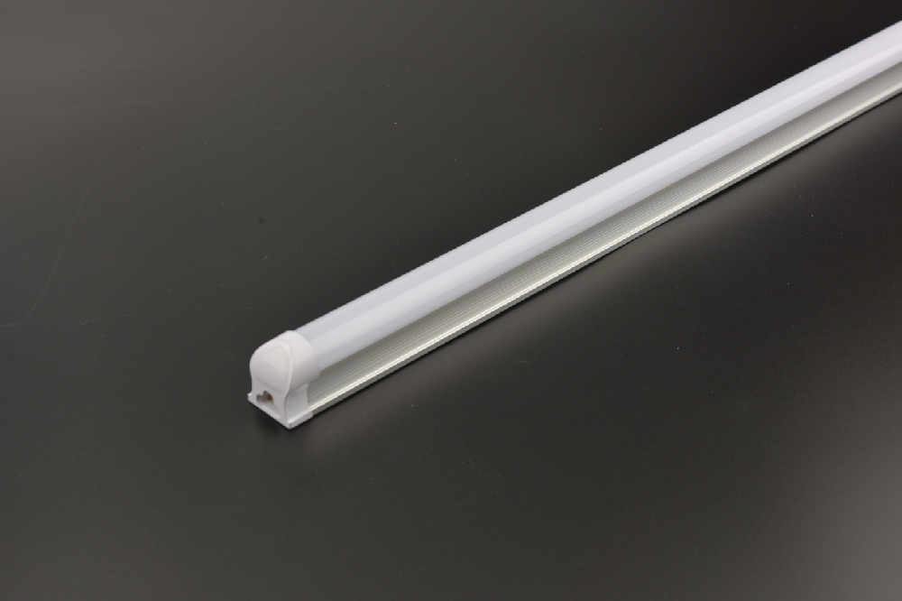 T8LED常亮一体支架灯管-铝塑磨砂pc